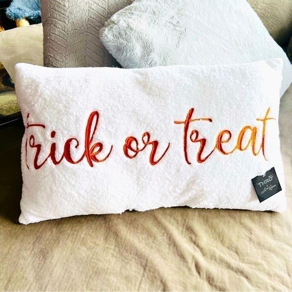 NEW TRICK OR TREAT - Beautiful Super Soft SHERPA Accent Pillow - Picture 1 of 6